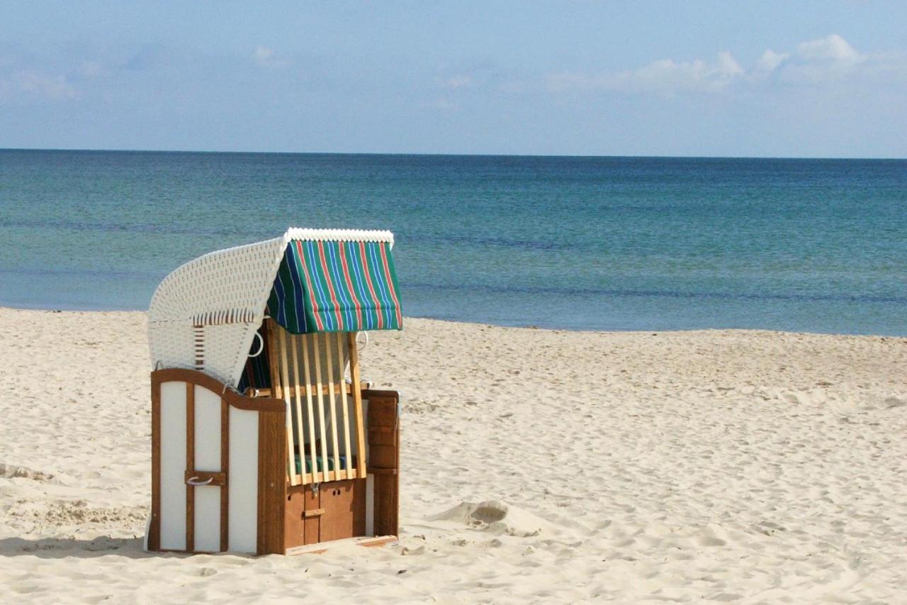 Fewo Mit Meerblick: Seaside View with AHOI Pool Access Goehren  Exterior photo