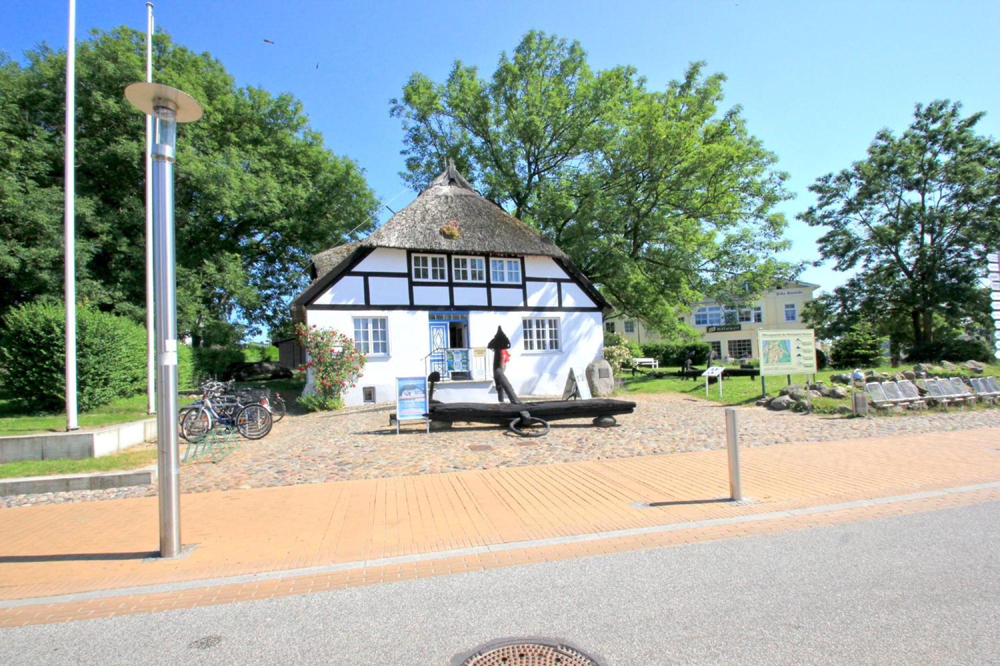 Fewo Mit Meerblick: Seaside View with AHOI Pool Access Goehren  Exterior photo